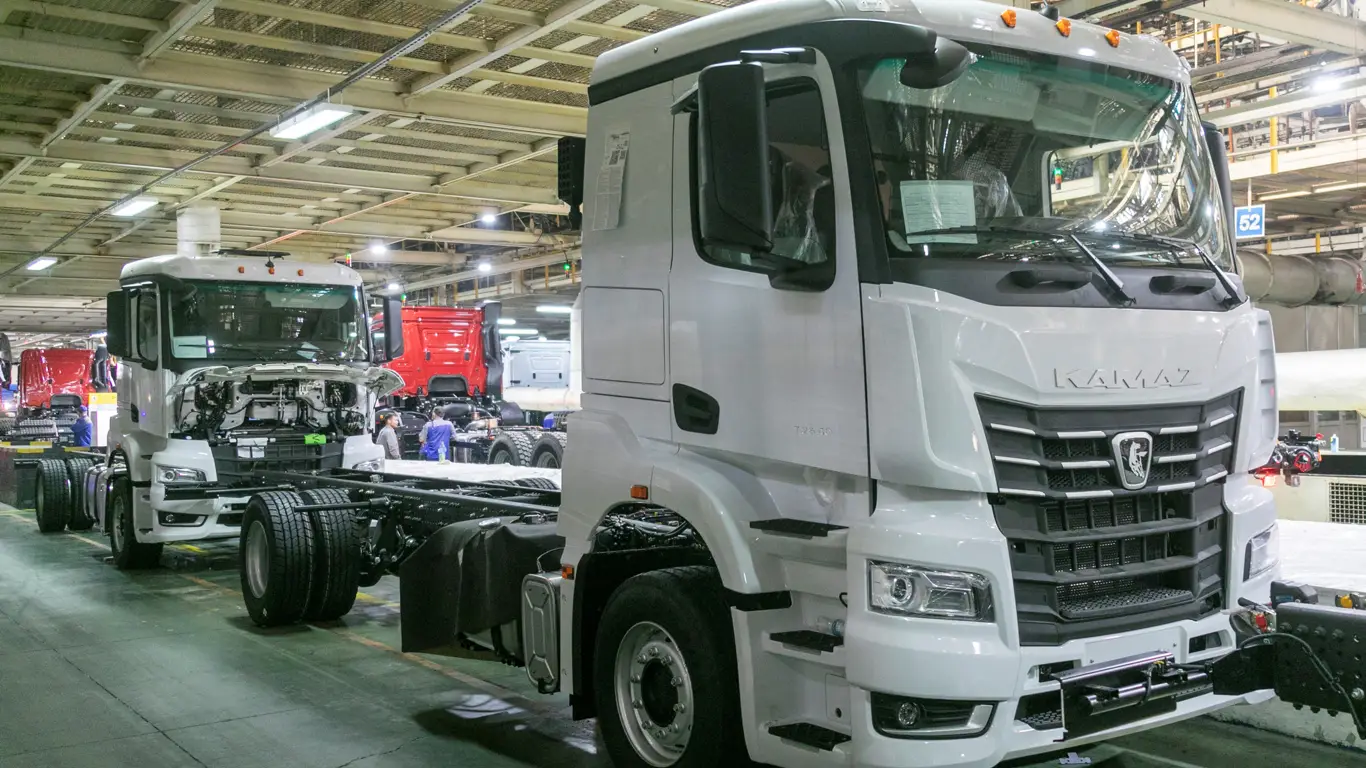 Жизнь после Mercedes есть: отечественная марка продолжает расширять модельный ряд перспективных машин