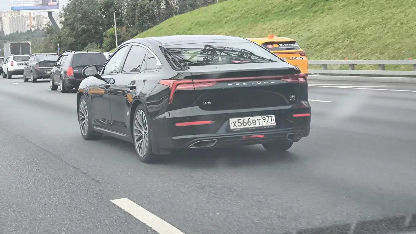 У АВТОВАЗа пополнение: компания тестирует в Москве новинку