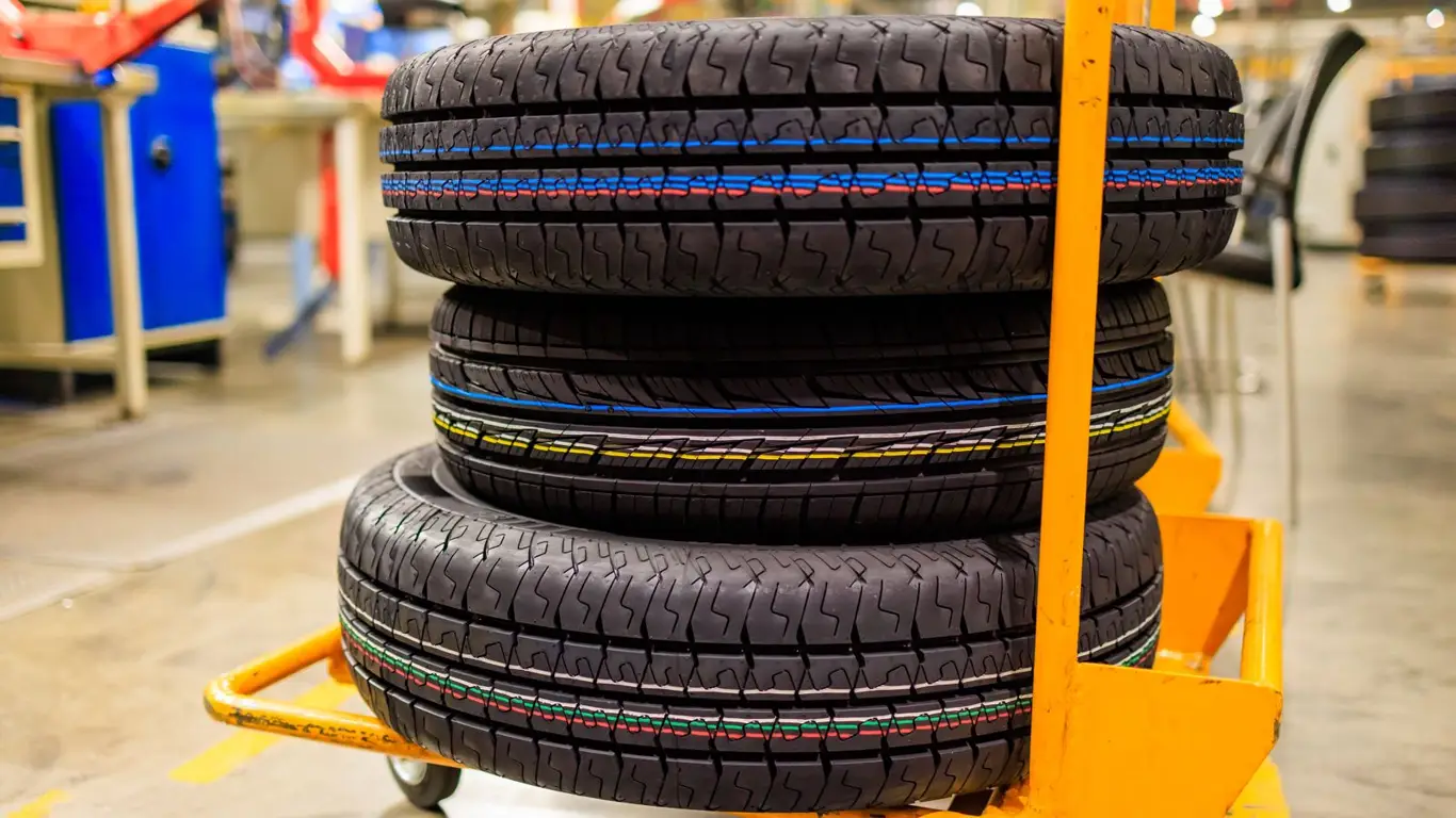 Даже опытные водители в России не знают, что надо делать с автомобильными колесами каждый 8 тыс. км пробега