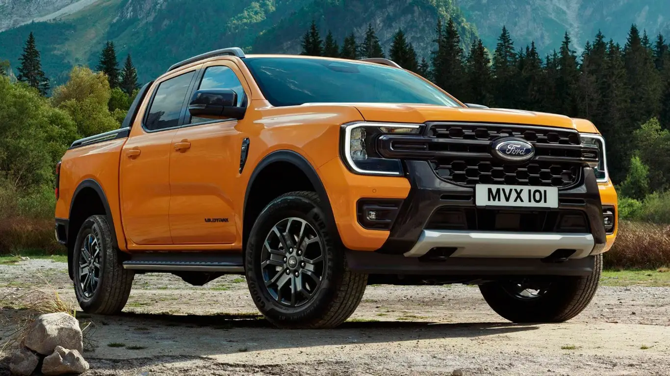 Пикапы Ford Ranger попадают в лютый шторм, не выезжая с завода