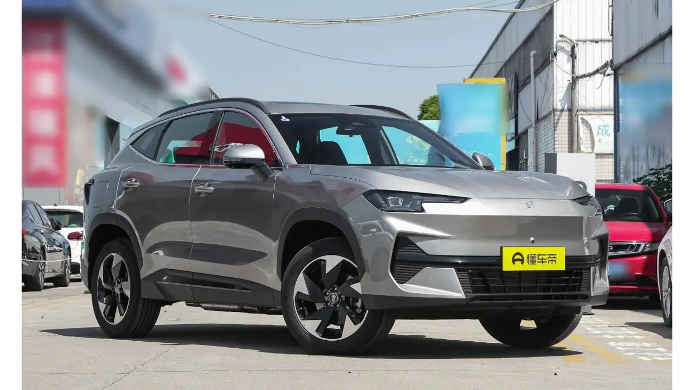 Горы и море: Jetour ударился в новый для себя сегмент