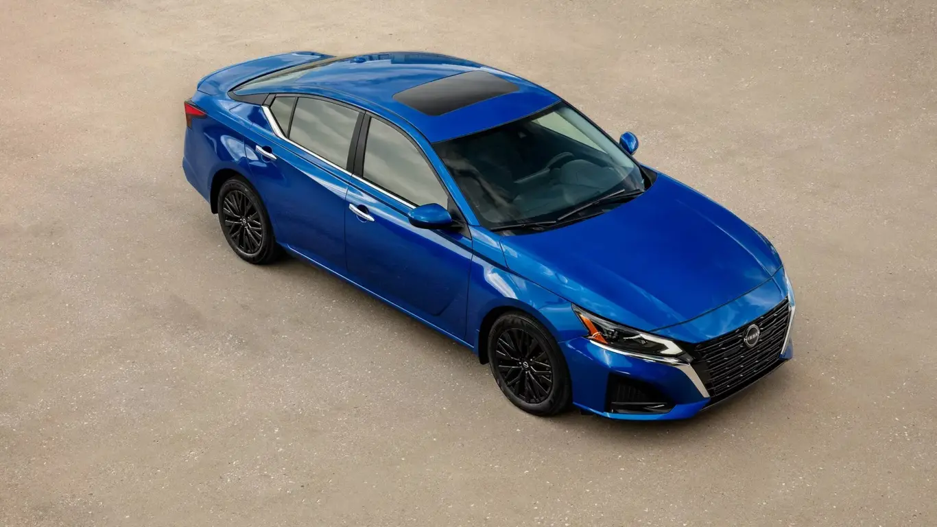 До России уже не доберется: седан Nissan Teana обновился