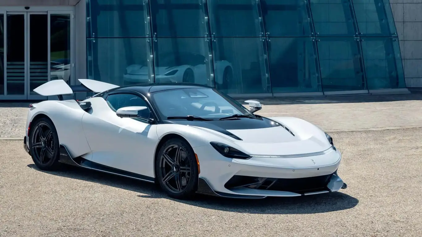Частичка Италии оказалась в Калифорнии: самый мощный гиперкар стал более эксклюзивным