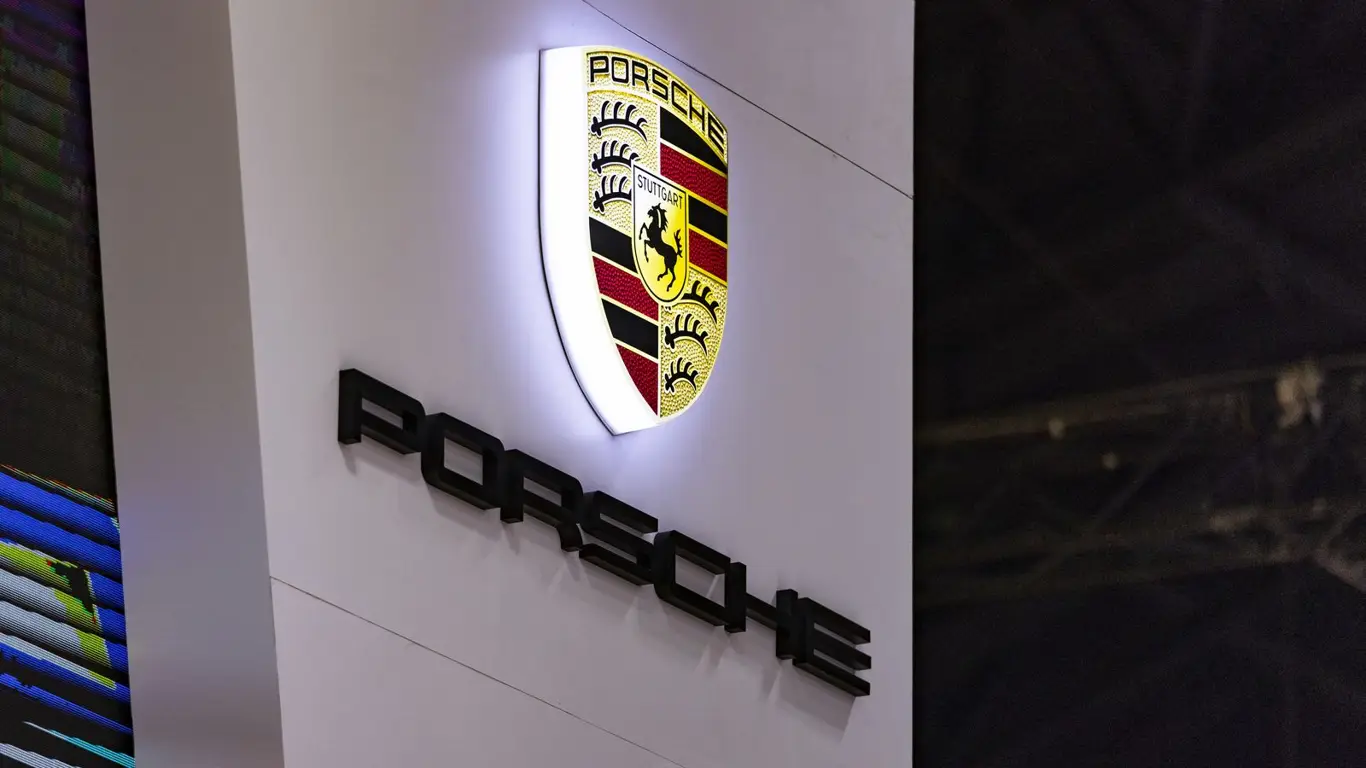 Самый дорогой Porsche может развалиться на ходу: компания заявила о проблемах с подвеской