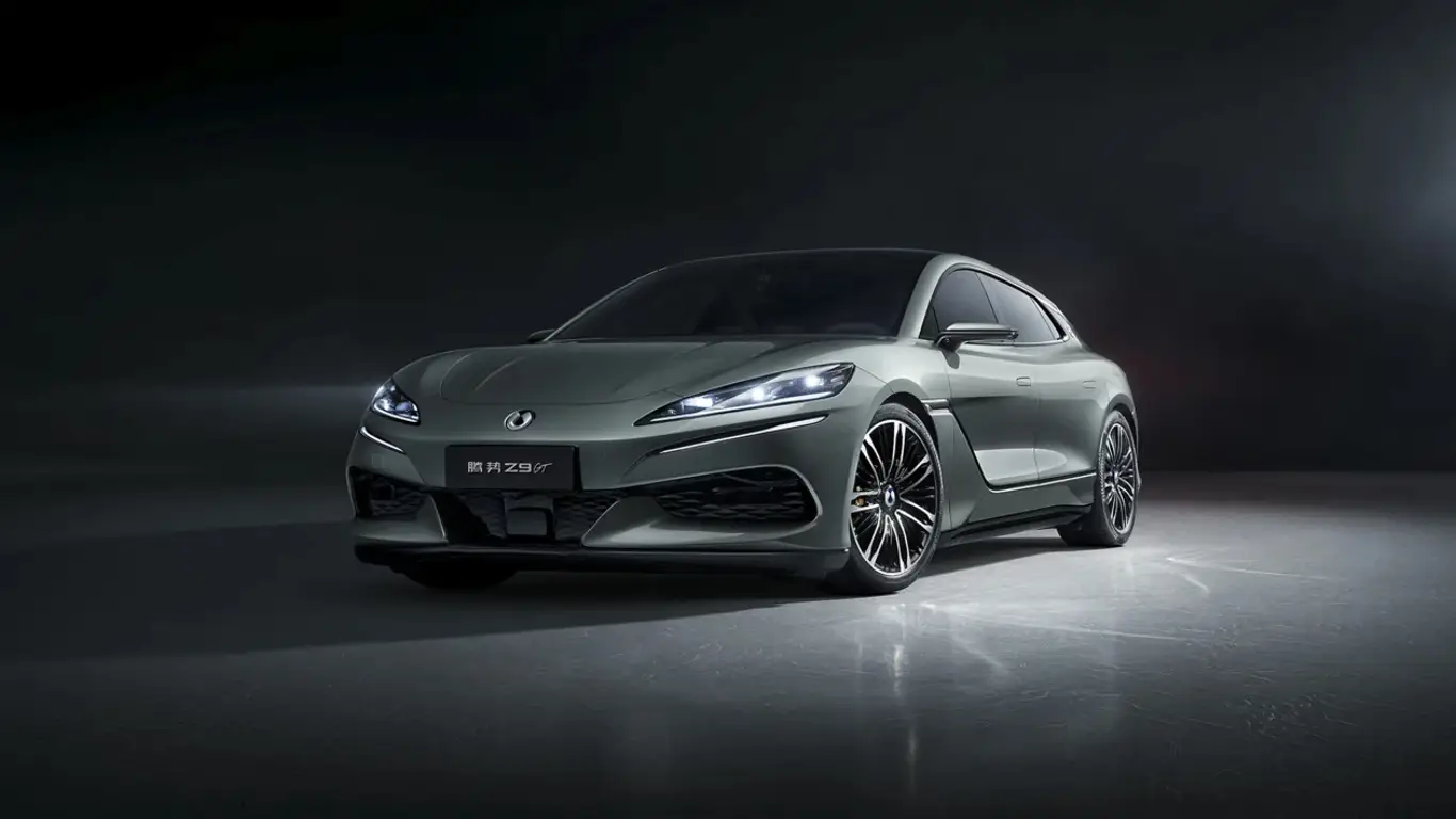 Режим краба и 1000-сильная силовая установка: у Porsche Taycan Sport Turismo появился серьезный конкурент