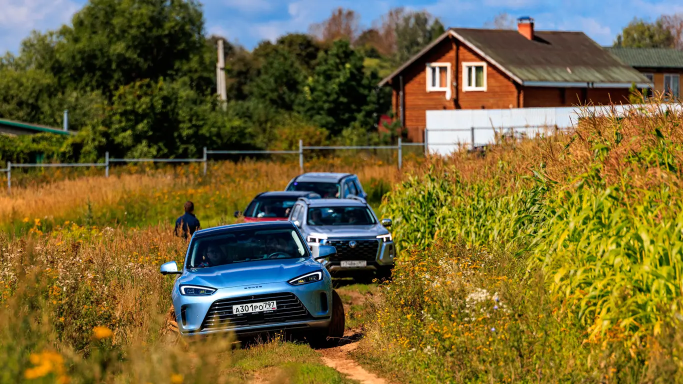 В России названы лучшие внедорожники: им придется бороться с Аурусом