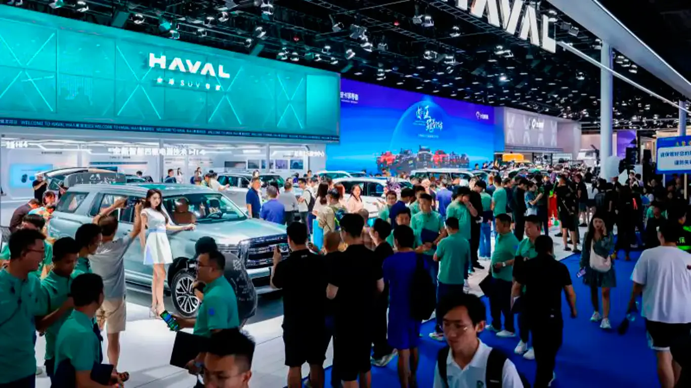 Брутальный внедорожник с размерами Land Rover Defender: известна дата дебюта в России