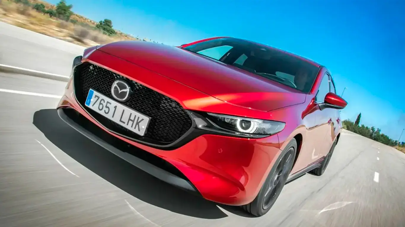 Неожиданное решение Mazda: популярный седан отныне гибрид