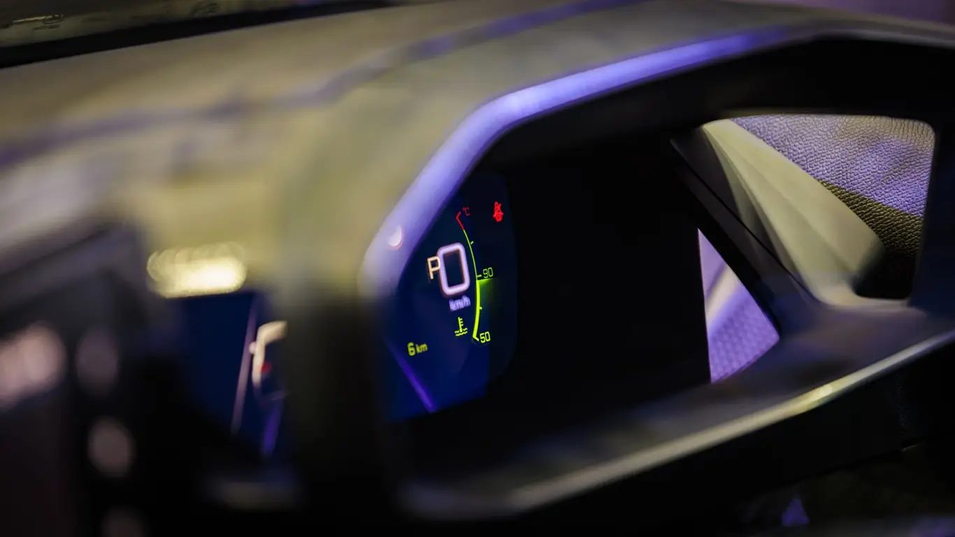 Он передвигался только на лучших авто: все машины самого секретного шпиона Великобритании