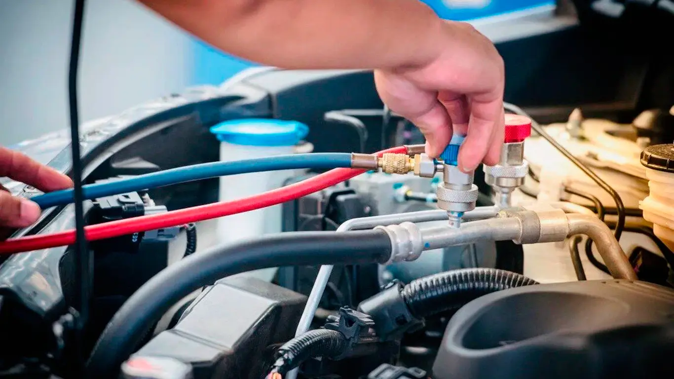 Код R1234yf под капотом означает большие расходы: как об этом узнать