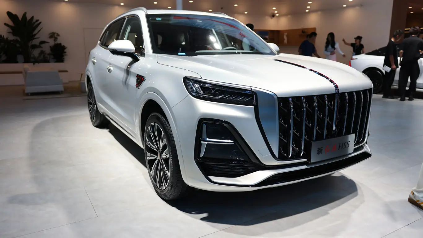 Что будет, если скрестить Aurus Komendant и Mercedes GLA? Получится новинка для России по привлекательной цене