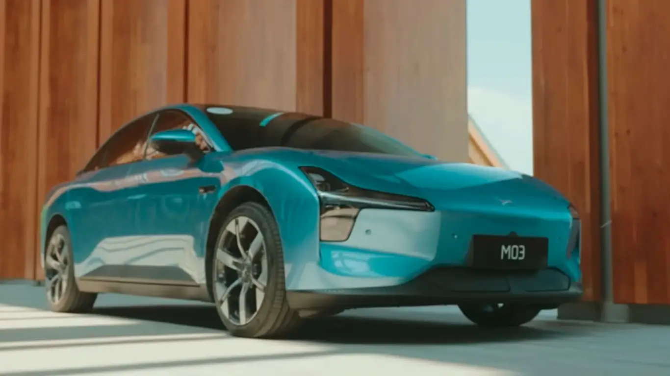 XPeng Mona M03 побеждает конкурентов в Китае: ажиотаж вокруг модели не спадает