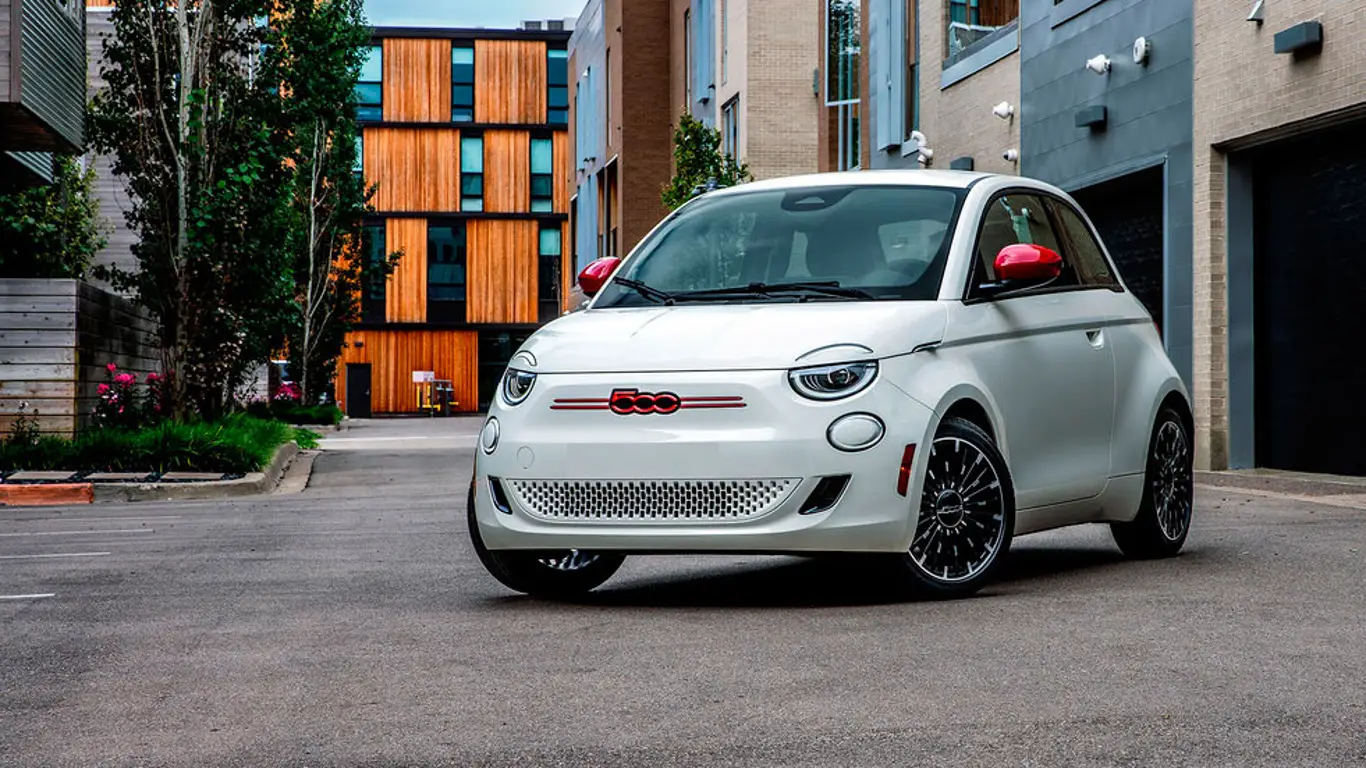 Электрический Fiat 500 не оправдал ожиданий