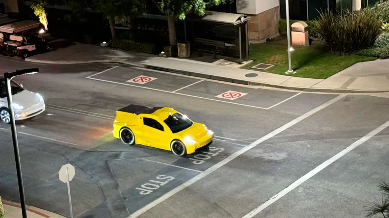 Загадочный прототип Tesla замечен на улицах. Новинка не похожа ни на один электрокар бренда