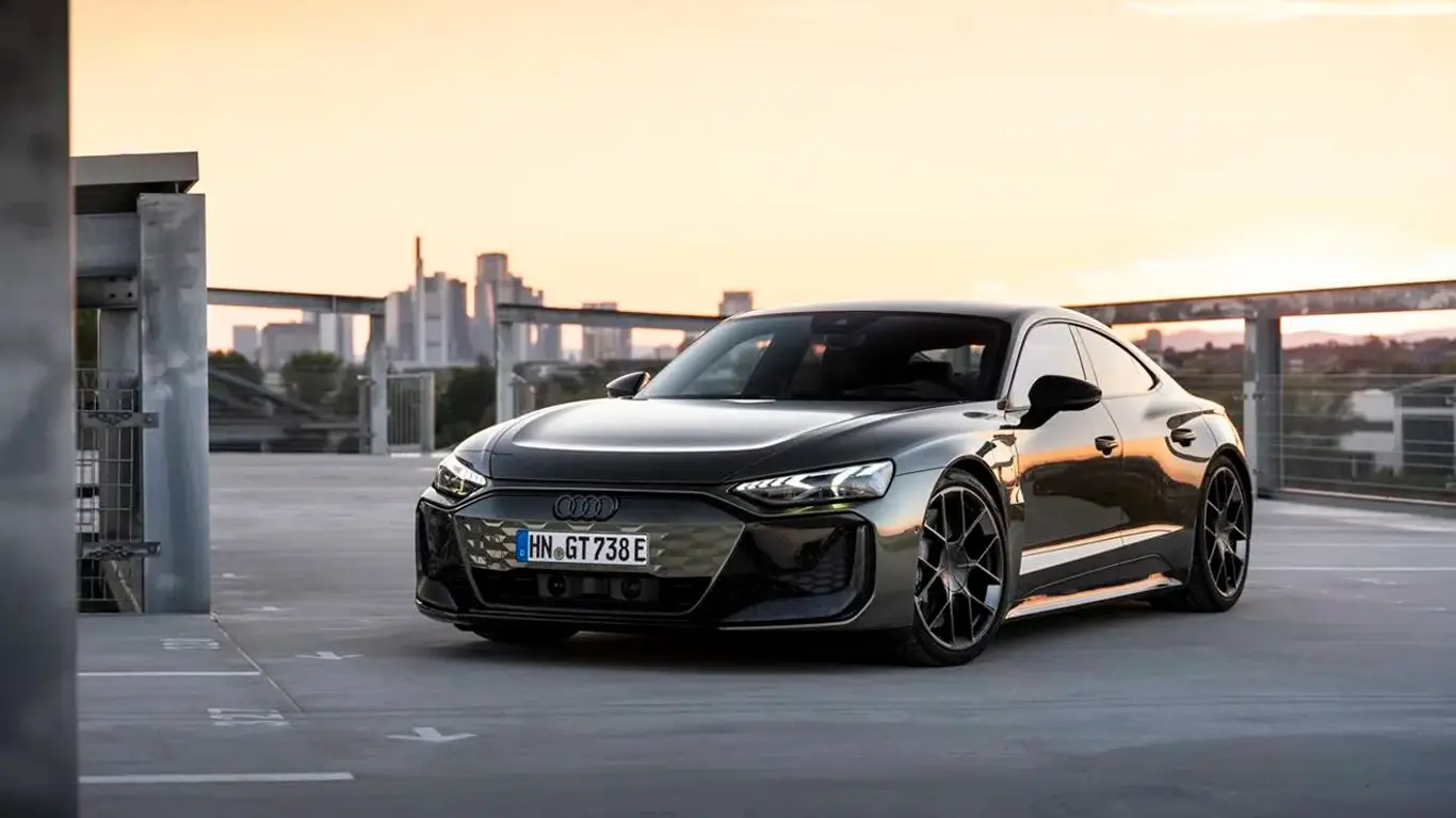 Суперкары будут нервно дрожать в сторонке: Audi представила бюджетную альтернативу Porsche Taycan Turbo