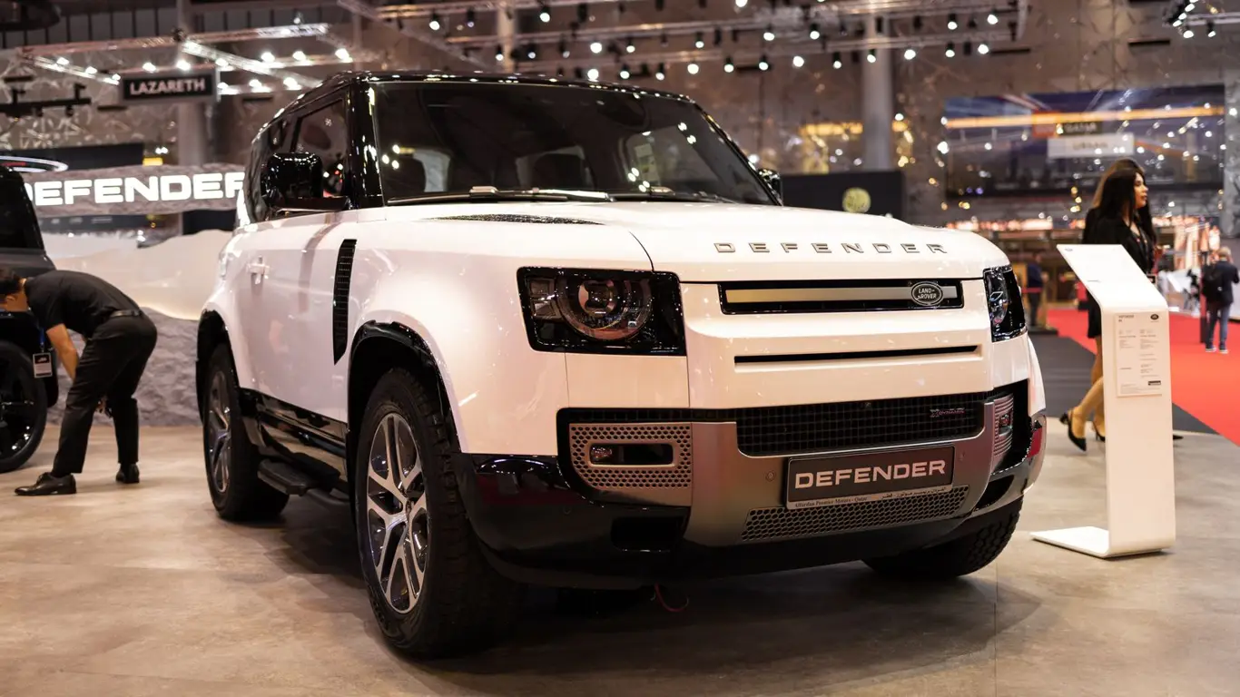 Перегрев блока ослепит водителей в США: JLR исправит проблему