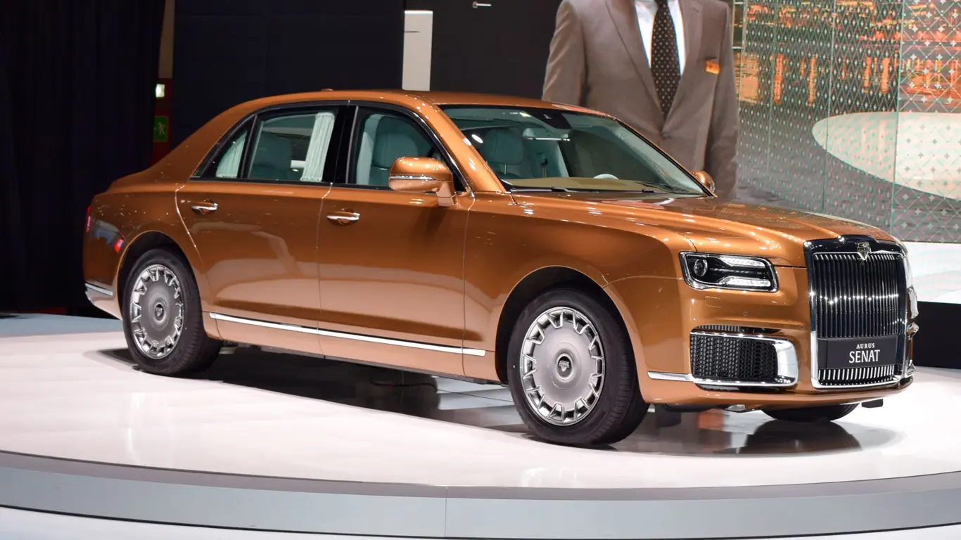 Россияне могут не ждать автомобилей Aurus: почти новый секретный Senat можно купить уже сейчас