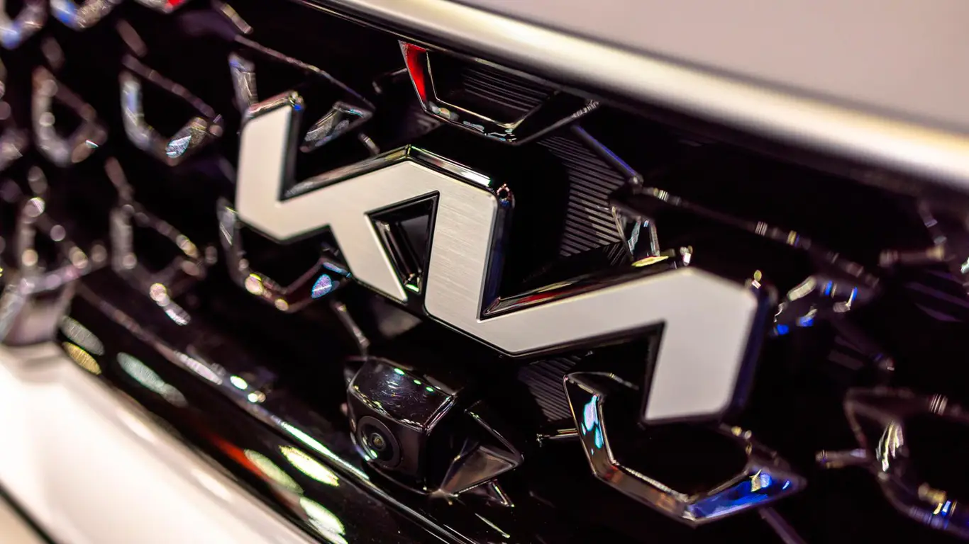 Сюрприз от Kia: компания вернет на улицу легендарный хэтчбек