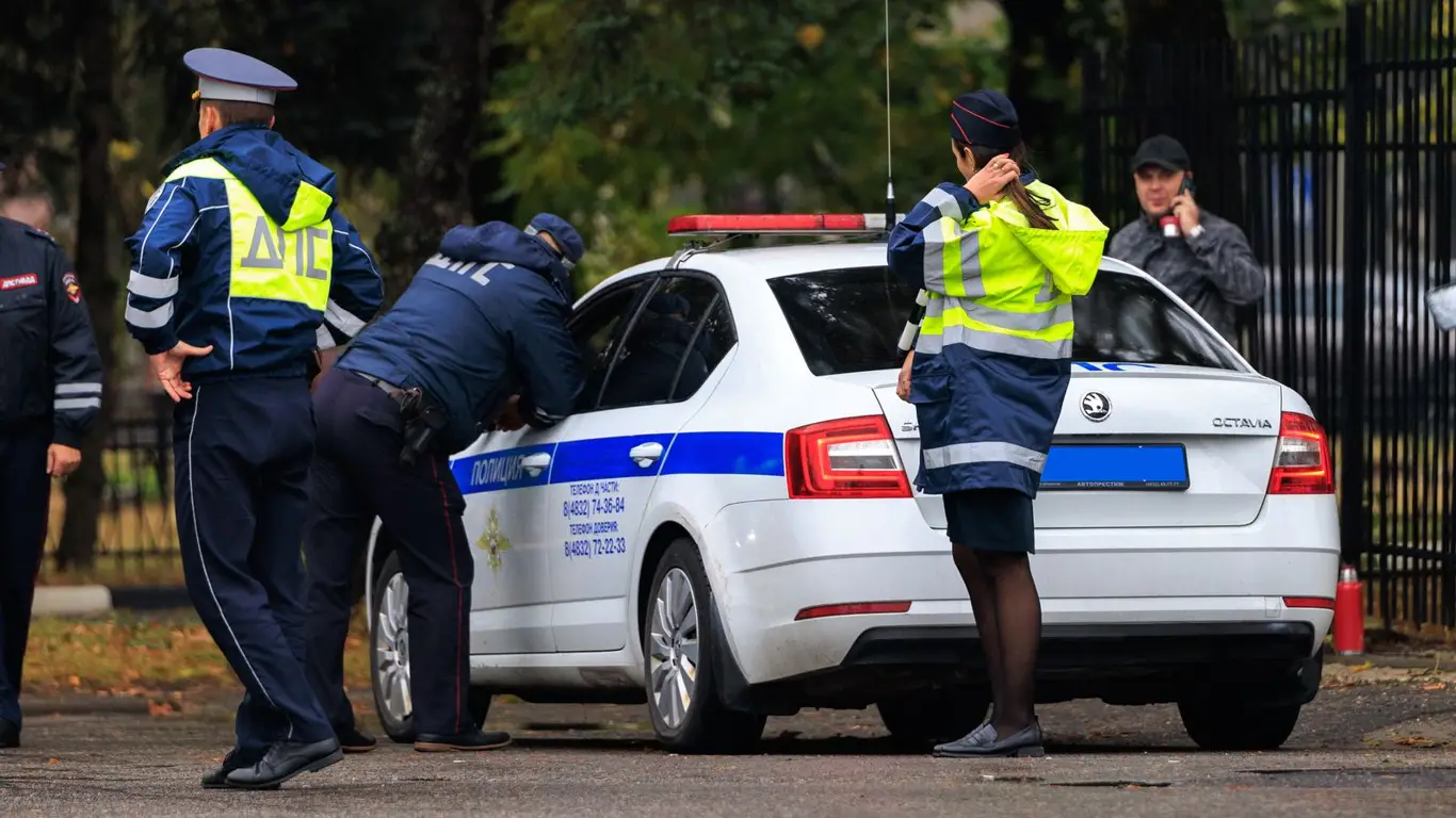 Штраф за замену аккумулятора в автомобиле и кое-что еще: за что могут наказать водителей в России
