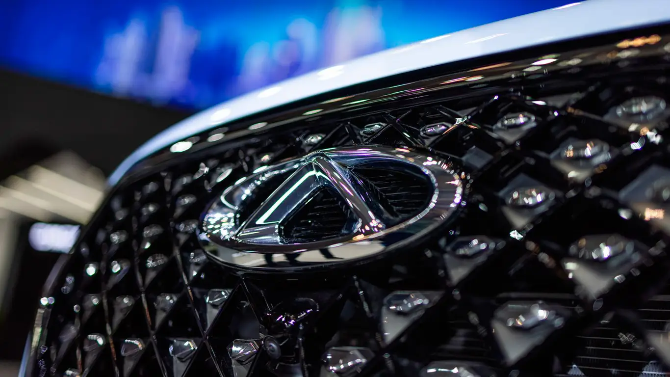 Запад переживает за российский автопром: Chery отбирает заводы у Volkswagen и Mercedes