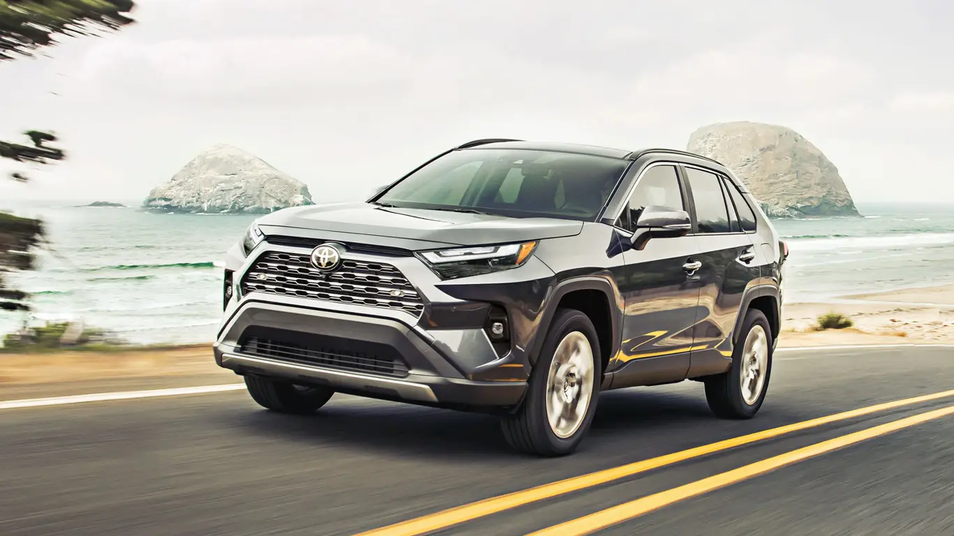 Новый Toyota RAV4: маленькое подорожание, большие возможности
