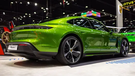 У Porsche не ладится в США: компания поставила дефектные новые Taycan