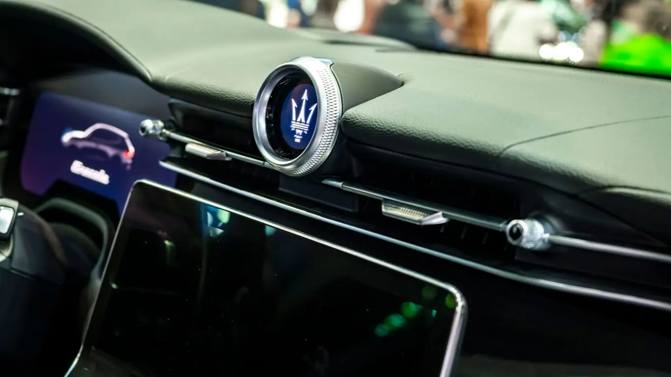 Maserati создала уникальный MC20 для звезды чемпионата MotoGP