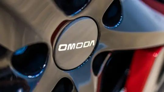 Без Range Rover россияне не останутся: аналог британского внедорожника приедет в РФ в компании других моделей