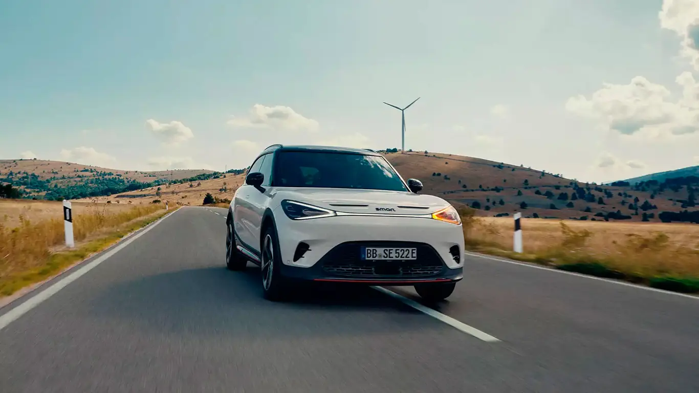 Smart ворвался в Дубай: электромобили зажигают у Бурдж-Халифа