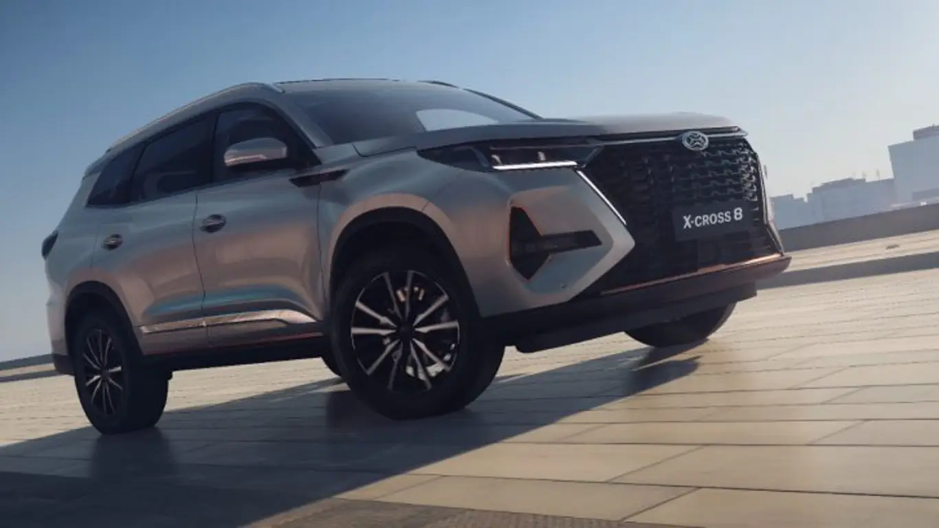 В России дебютировал новый отечественный кроссовер: в нем много китайского