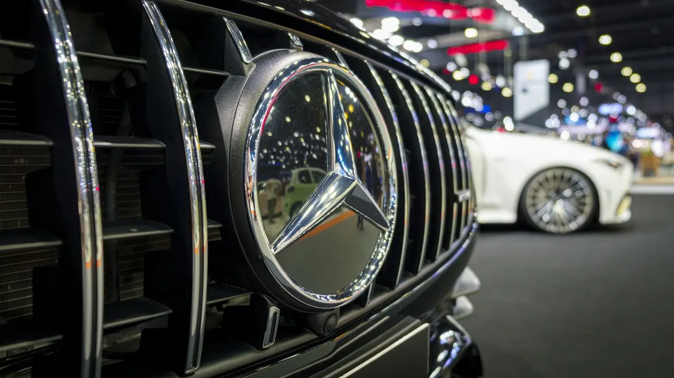 Цены на новые автомобили опять подскочили: названа причина