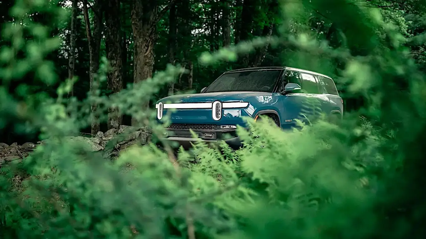 Почти 300 тыс. рублей за то, что у Вас есть авто с ДВС: Rivian завлекает скидками