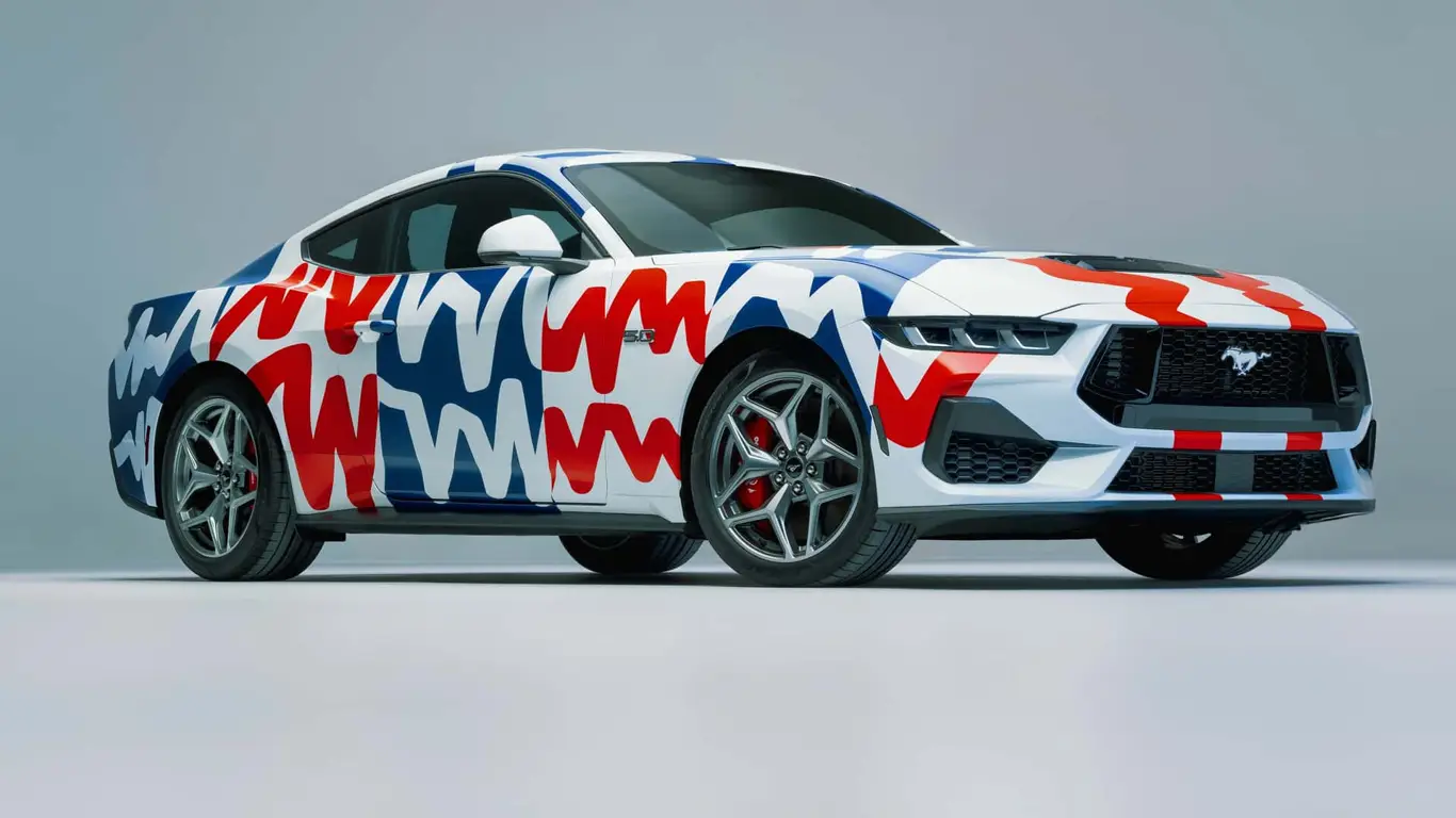 Поиздевались над легендарной моделью: американский масл-кар воплощает звуки всех поколений