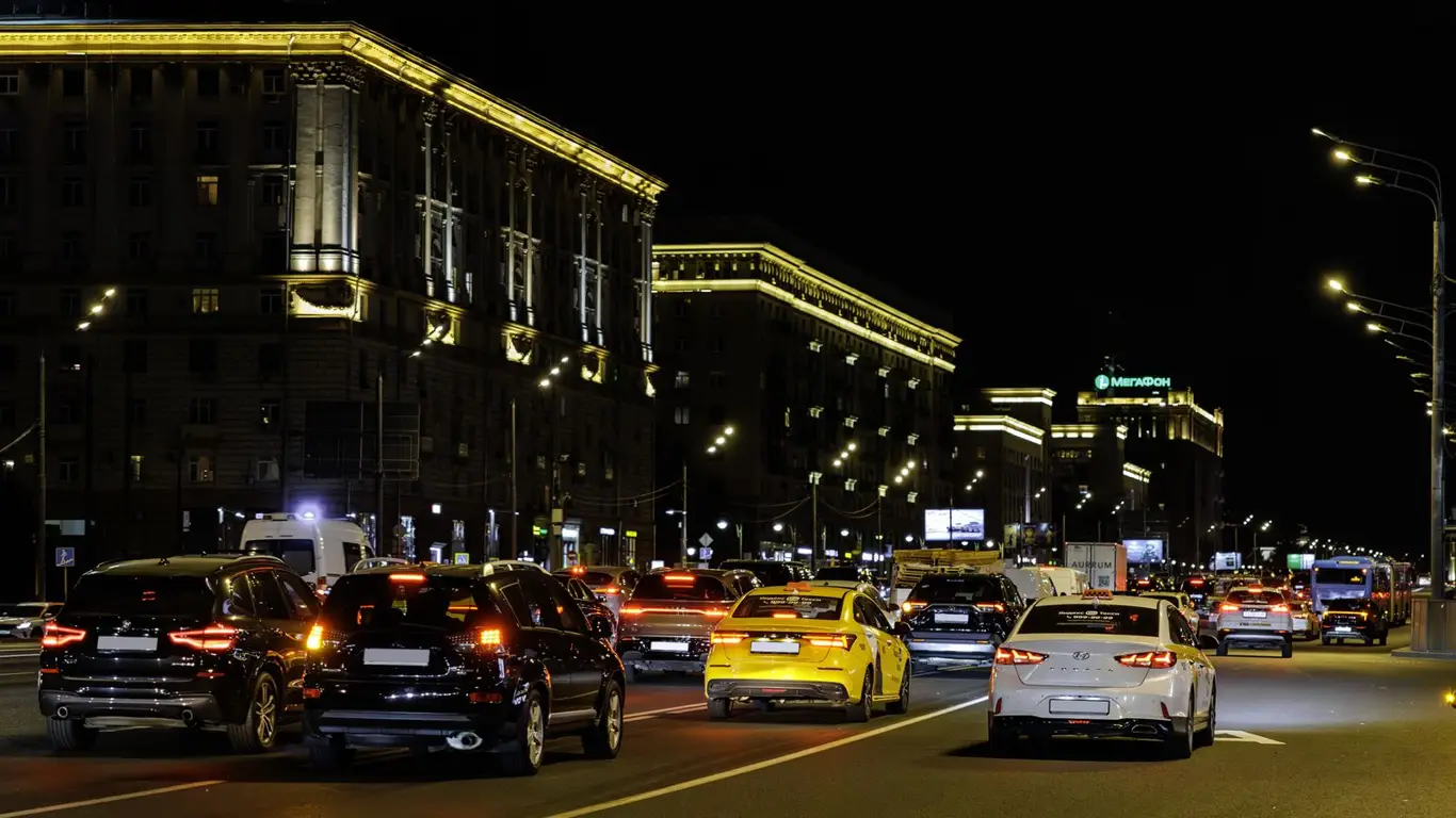 За такое могут отобрать права: как не поддаться на провокации других водителей