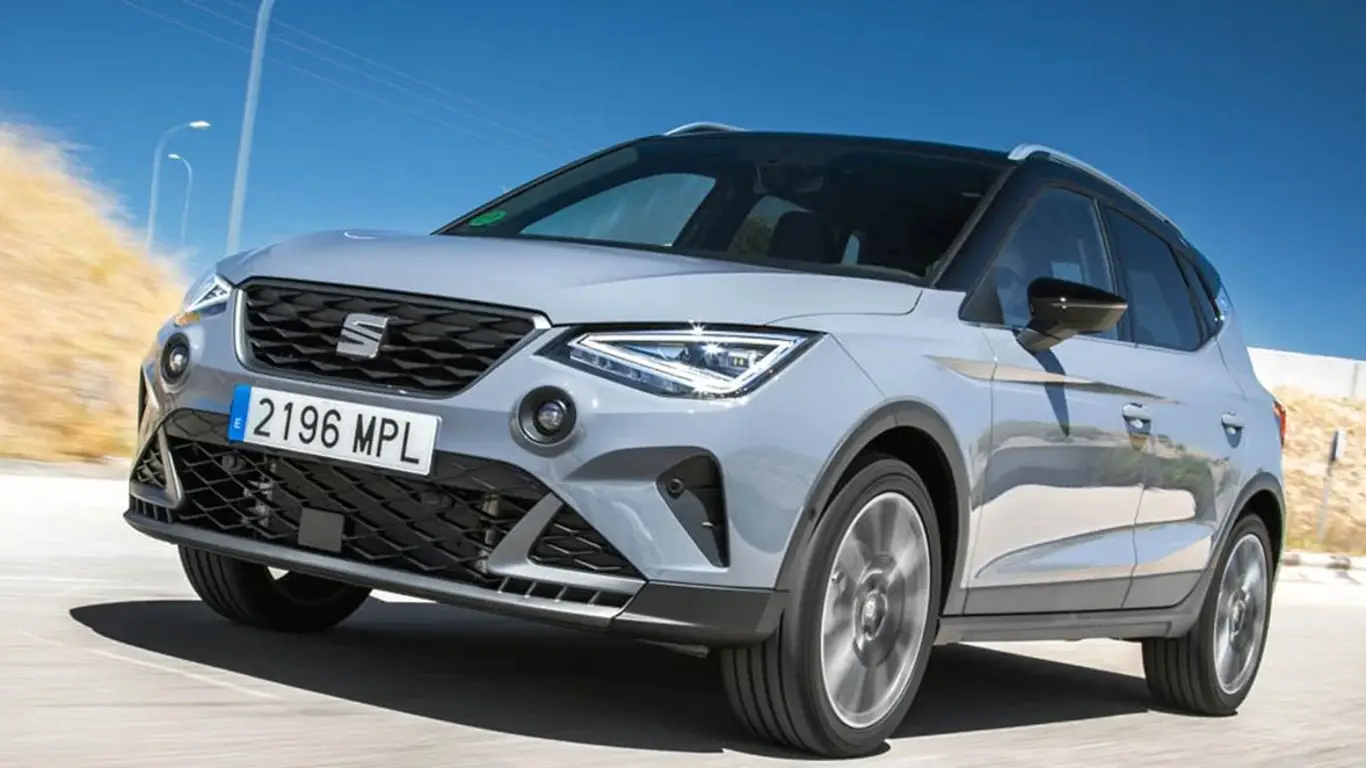 Cпортивная версия с богатым оснащением: Seat выпустил спортивную версию своего компактного кроссовера для всех