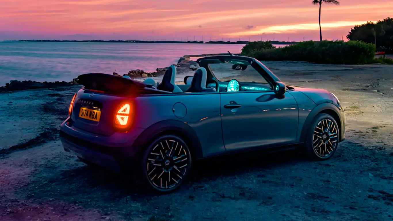MINI на своей волне: культовый кабриолет вернулся домой