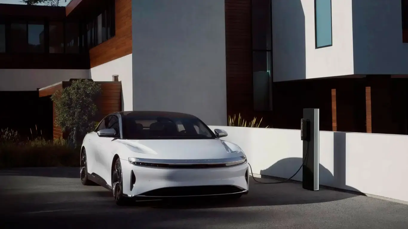 Lucid Air всех переплюнул: новый рекорд в мире электрокаров