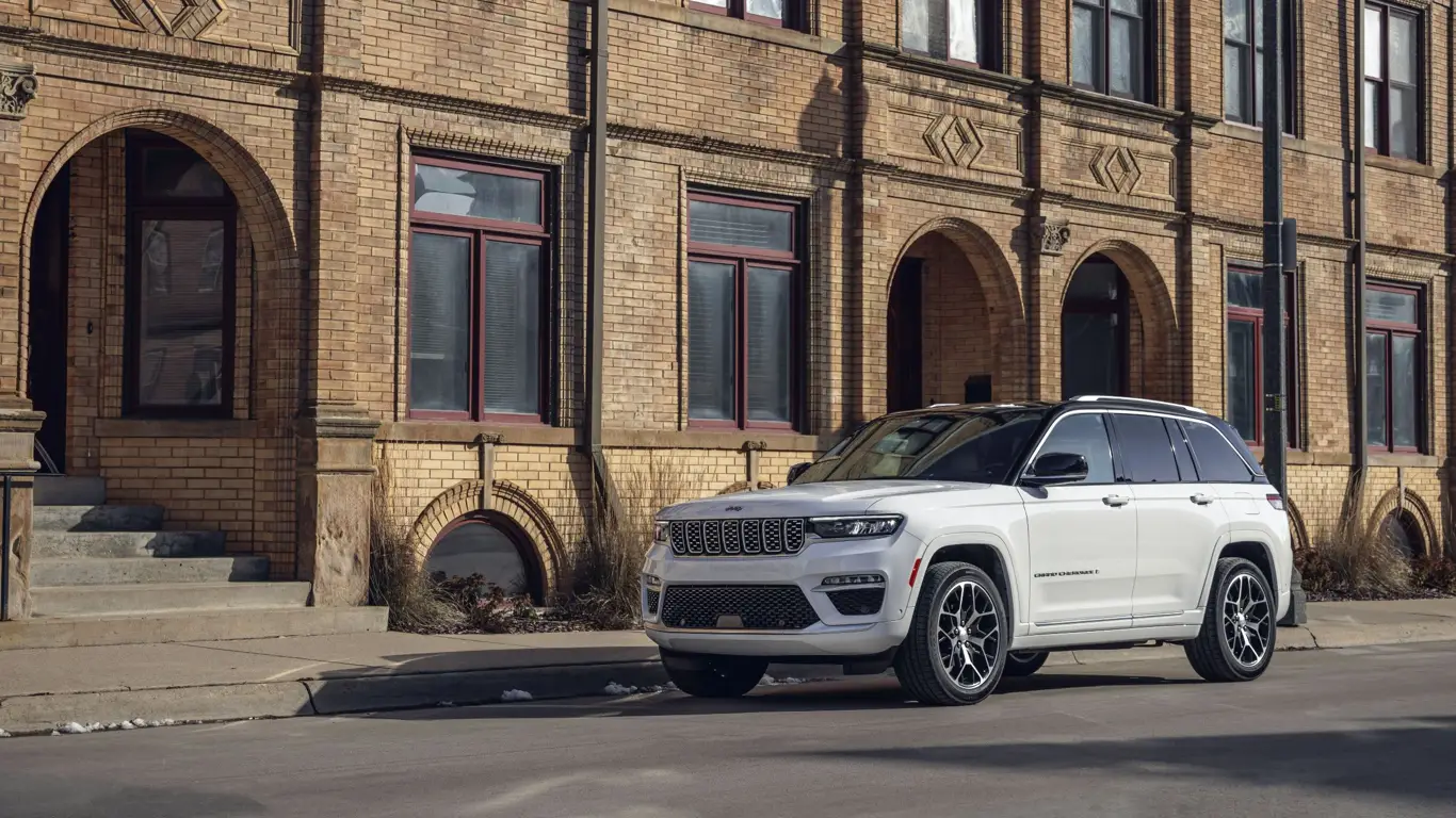 Не разгоняется, а гонит: эти внедорожники совсем не предназначены для трасы