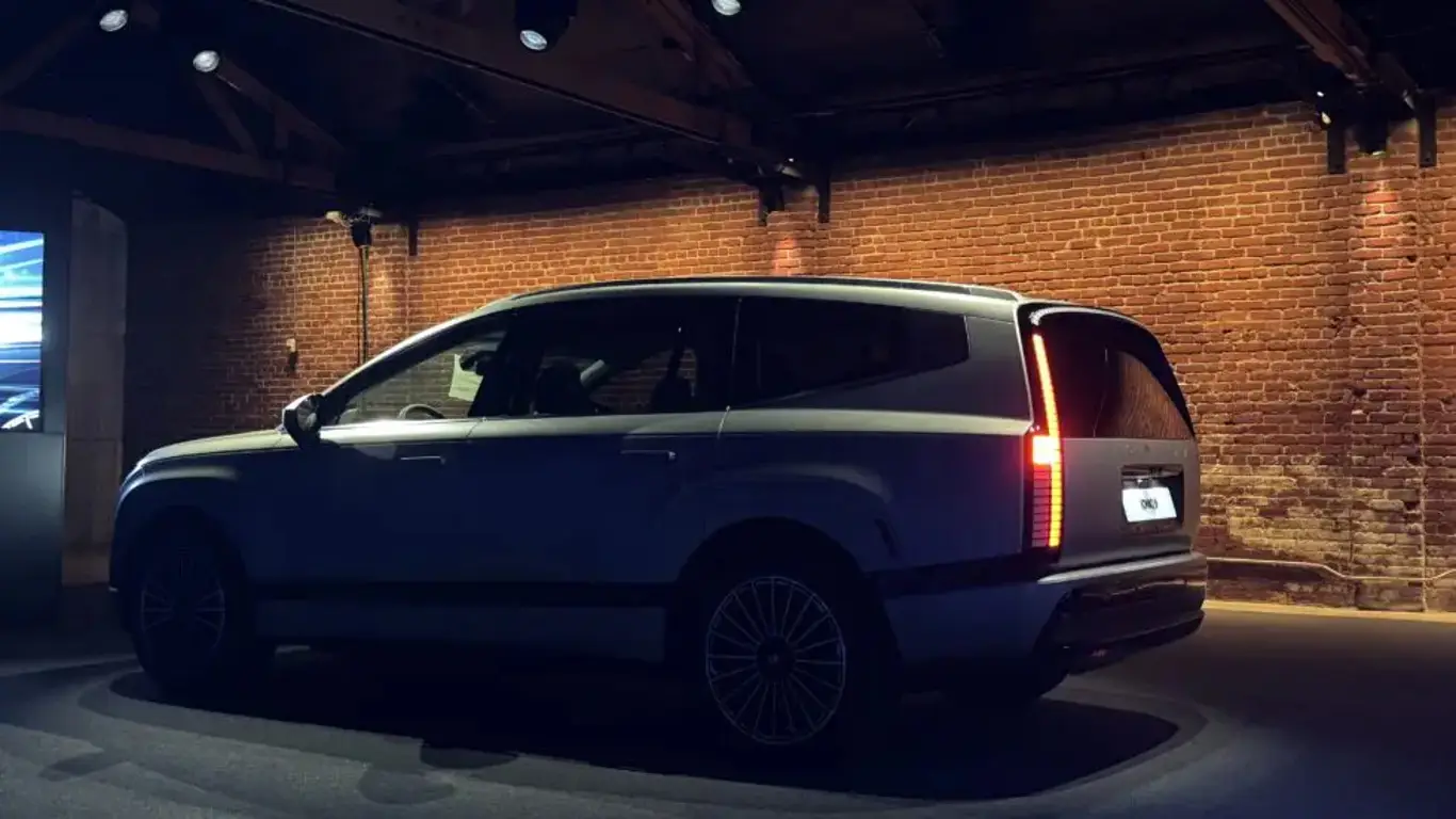 Новый стандарт электровнедорожников: 500 км за один заряд и 18 минут на зарядку