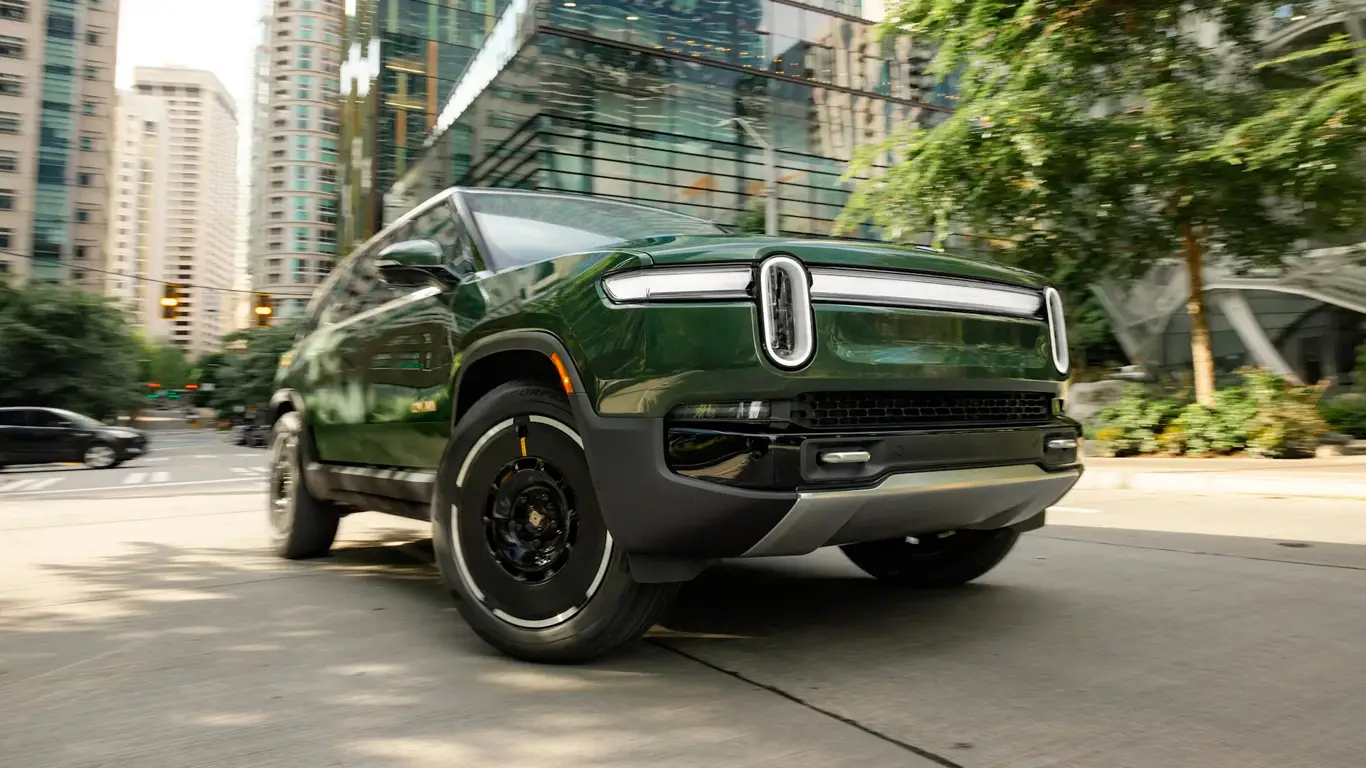 Rivian R1S превратился в электрическую ракету