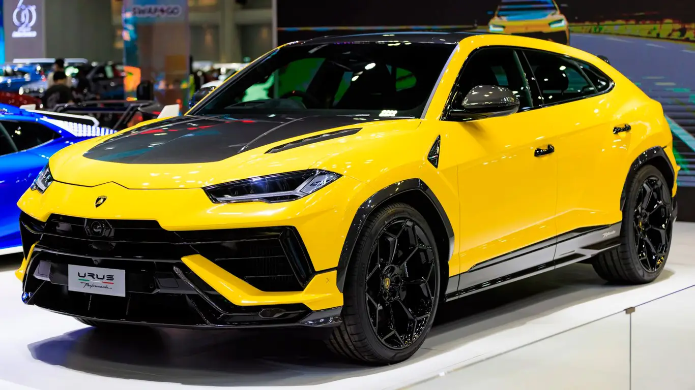 Новый Urus: гибридный монстр, который пока не готов стать электрокаром