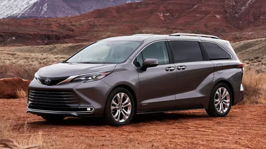 Идеальный автомобиль для семейных путешествий и города: японский ответ LADA Largus уже в России