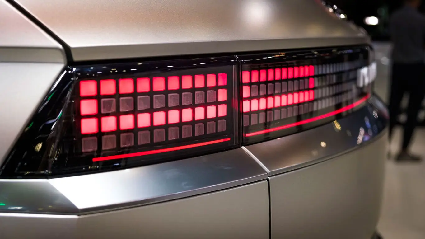 Маленький, но дерзкий IONIQ: электромобиль, который мы ждали