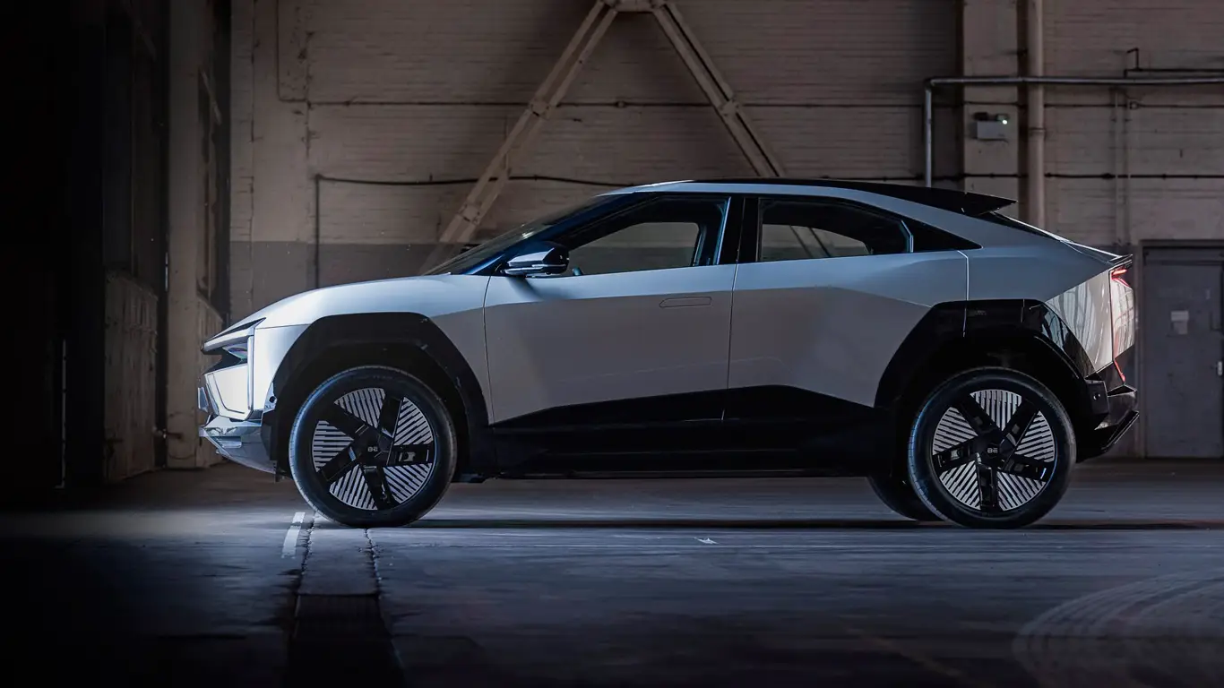 Самолеты против электрокаров: крупнейшие индийские компании не поделили бренд