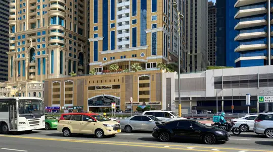 Больше никакого арабского дрифта: в ОАЭ запустили беспилотный транспорт