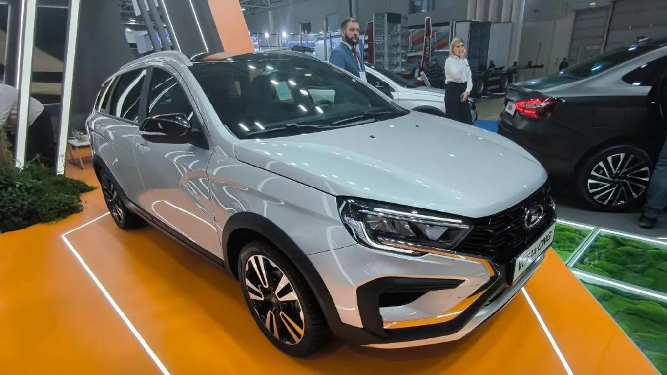 Новая версия Vesta подорожает на 60 тыс. рублей, но позволит сэкономить миллионы: АВТОВАЗ показал новинку