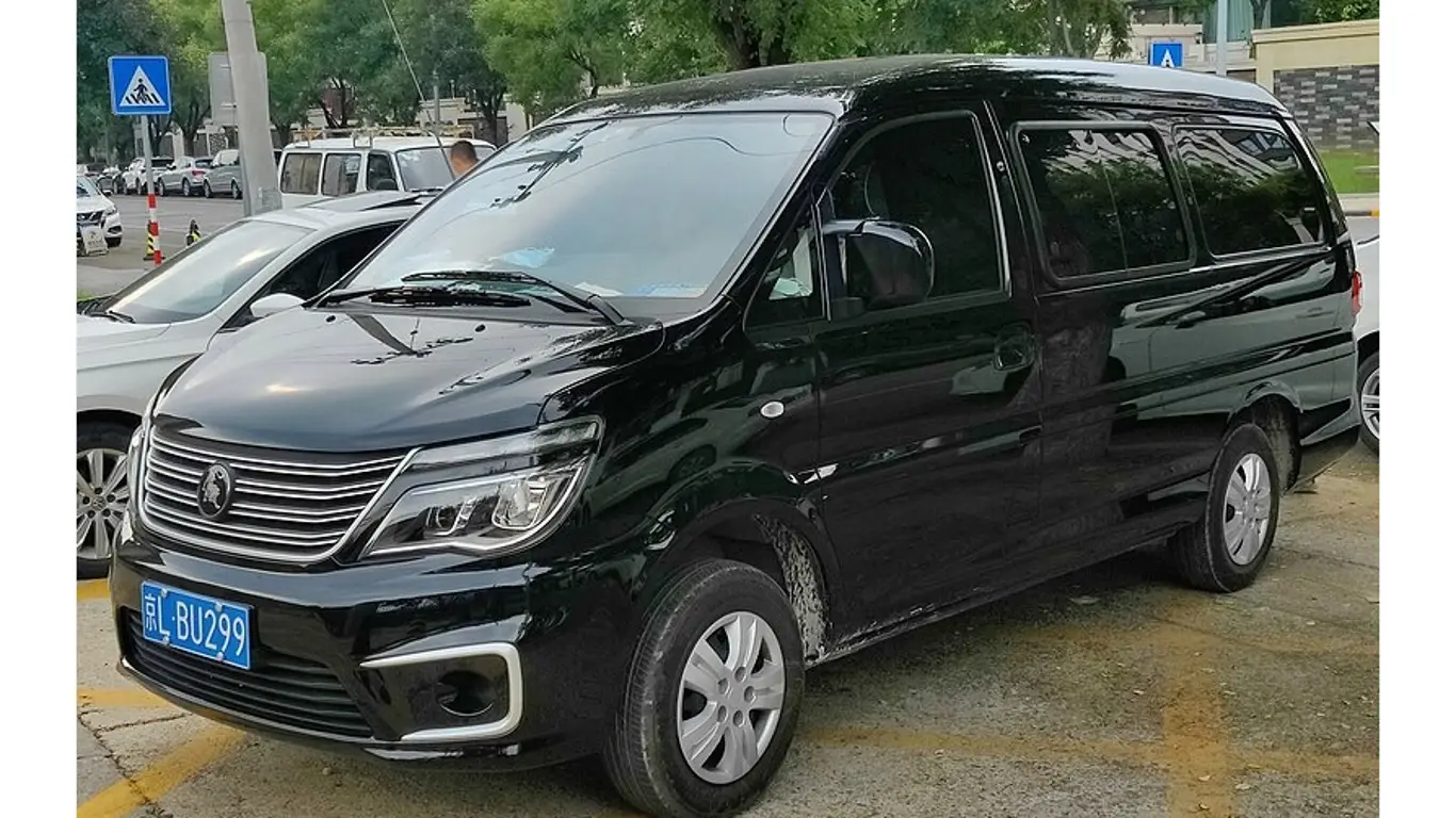 В Россию скоро хлынут конкуренты LADA Largus и Toyota Alphard: МАЗ готовится покорить новый для себя рынок