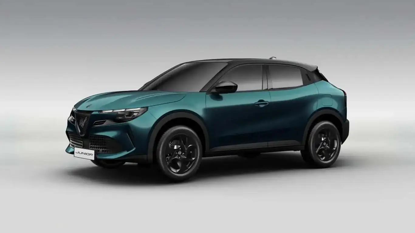 Alfa Romeo Junior Q4: гибридный зверь с полным приводом рвется на дороги