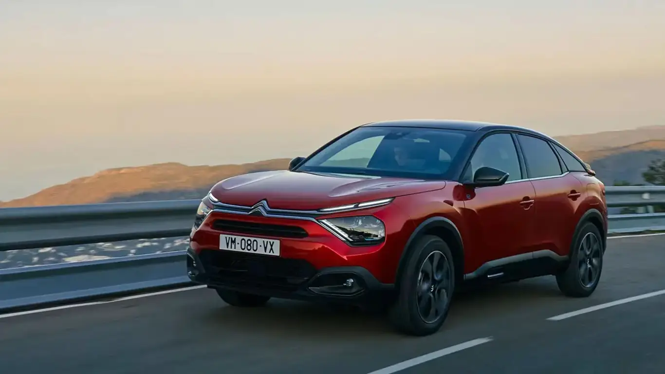 Старые автомобили, зато почти официально: российский завод нашел на складах новые Citroen