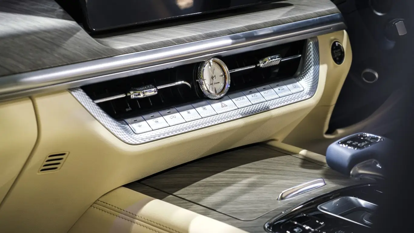 Эксперты Autonews нашли премиальные китайские автомобили дороже 18 млн рублей